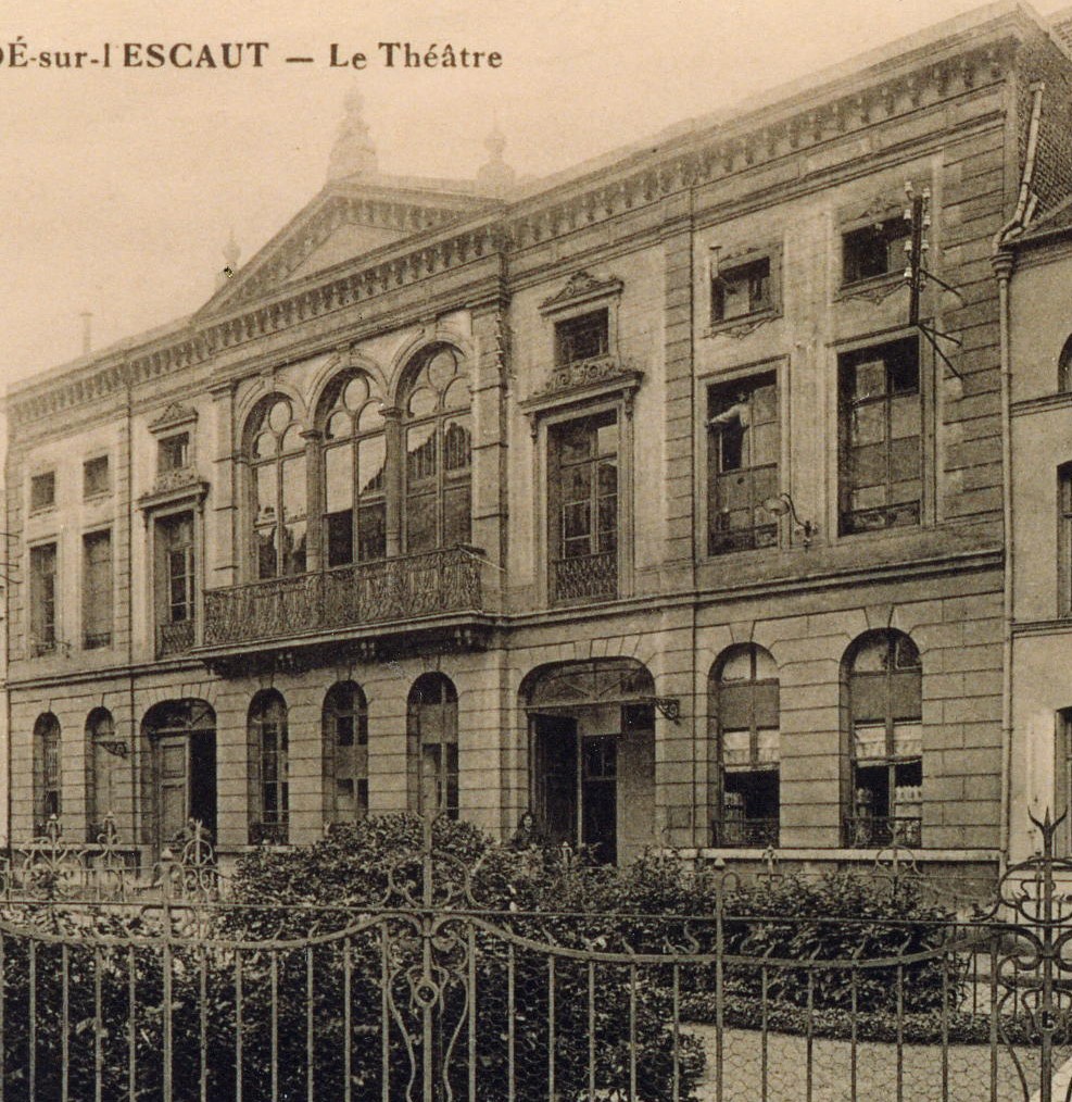 Le Théâtre